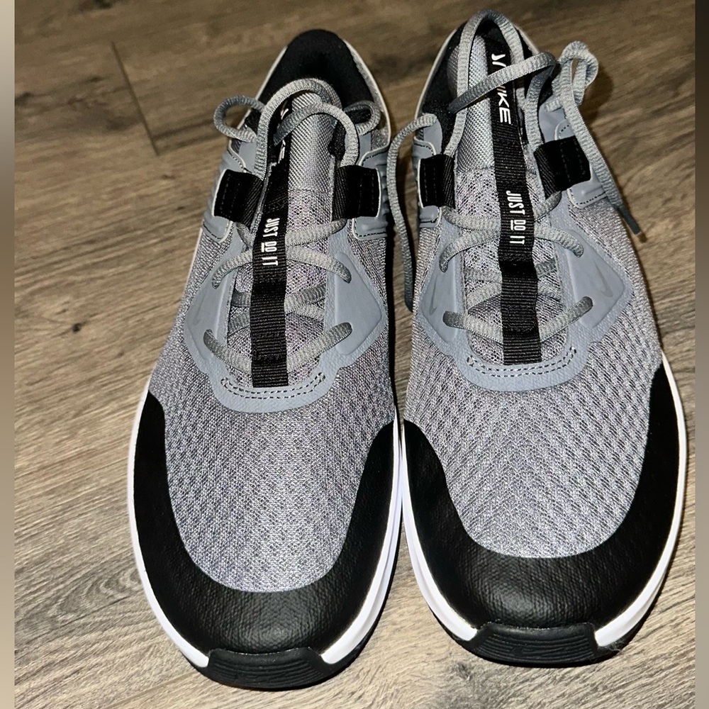Nike Men's Black and Gray Sneakers